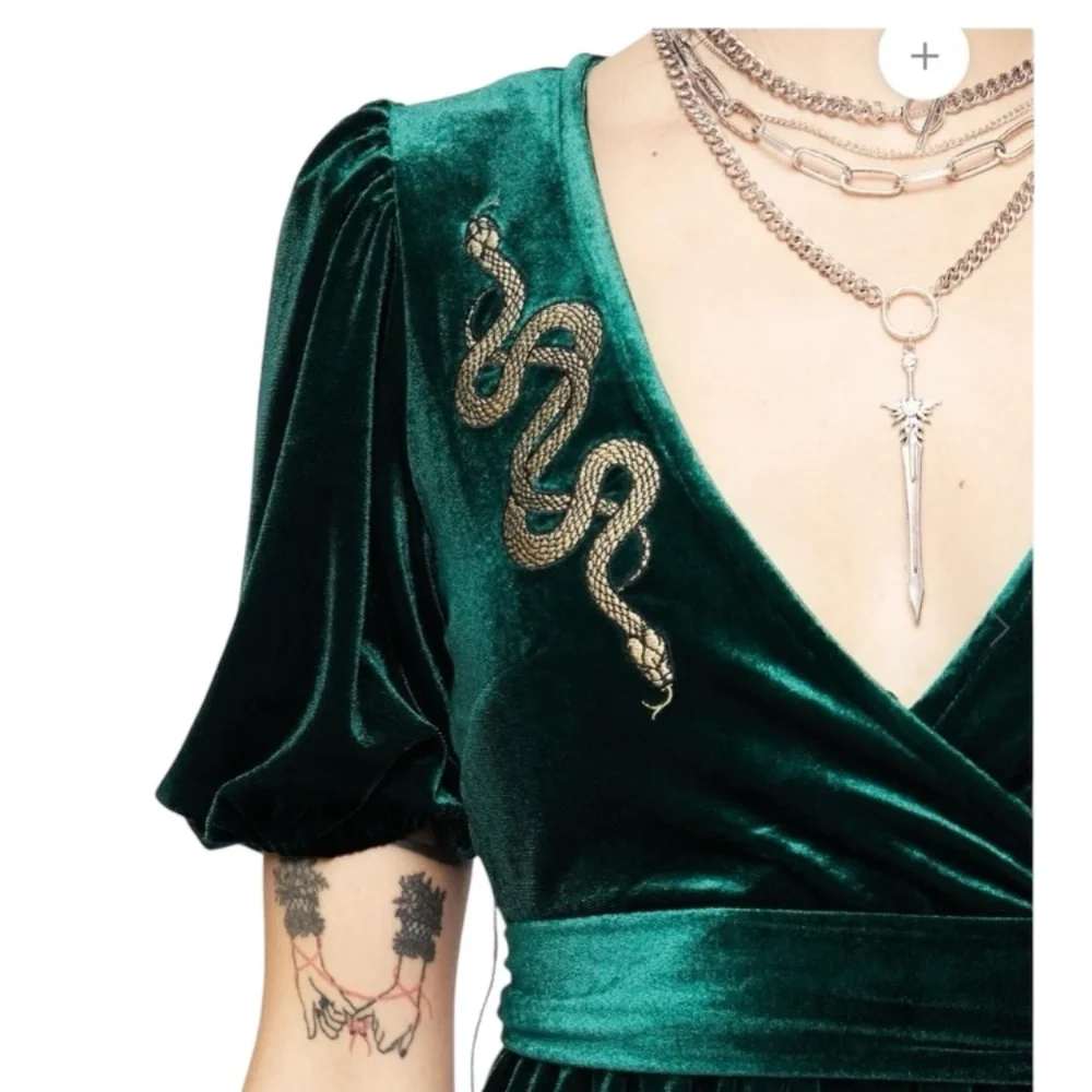 DISTURBIA Zarina Velour Applique Midi Wrap Dress Emerald Green NWT - Picture 6 of 12